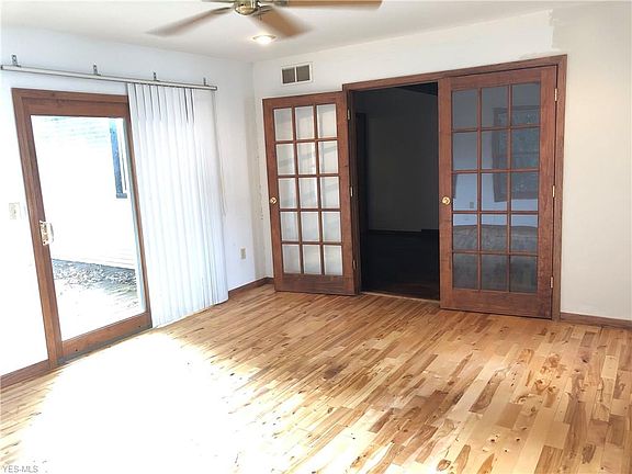 4th image of 7993 Glenwood Ave