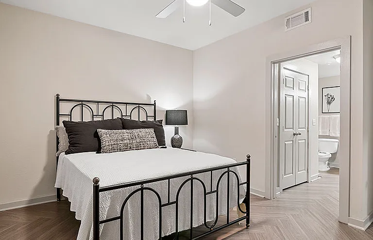 The Residences at Pearland Town Center Apartments — Photo 39