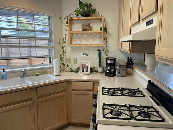 4th image of 1379 Phillips Ln