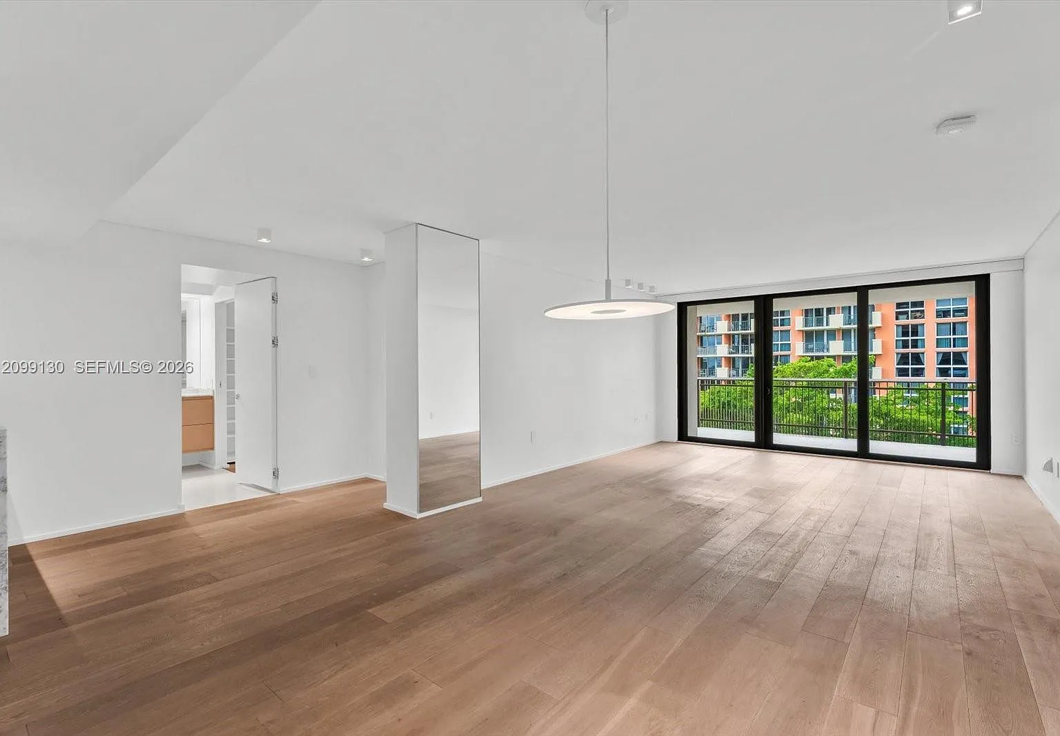 Yacht Harbour Condo — Photo 2