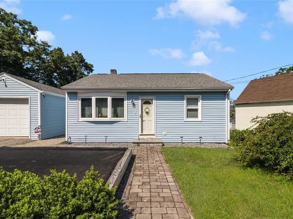 37 Club House Rd W, Fall River, MA 02723