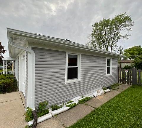 4th image of 8116 W Summerdale Ave