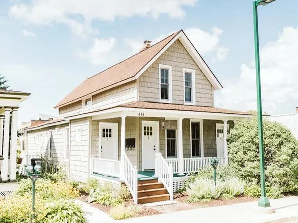 414 Waukazoo Ave, Petoskey, MI 49770