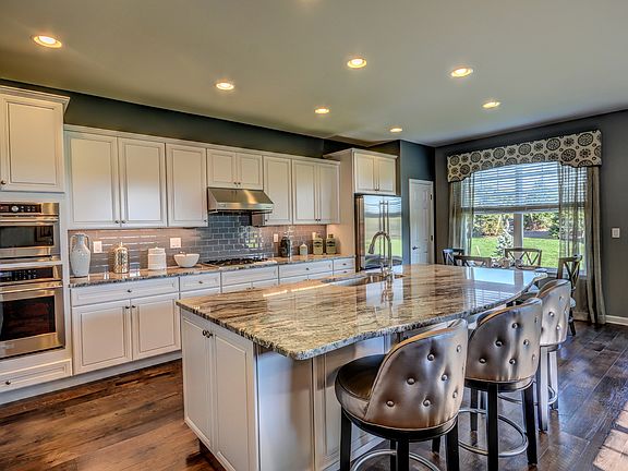 Kitchen with large island