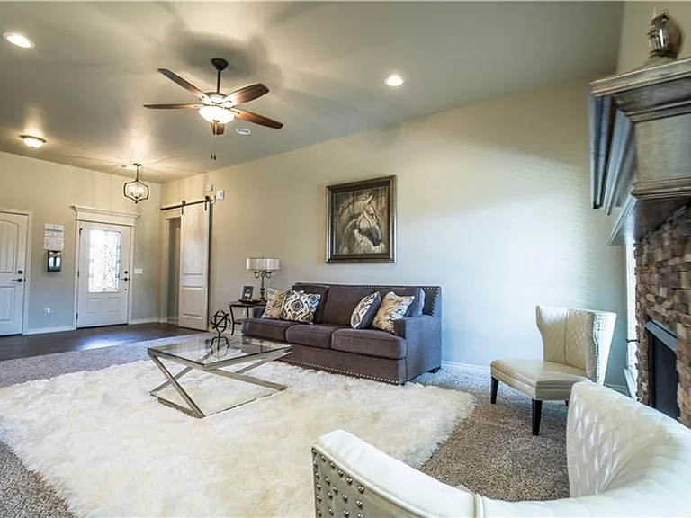 8701 SW 66th Pl — Photo 4
