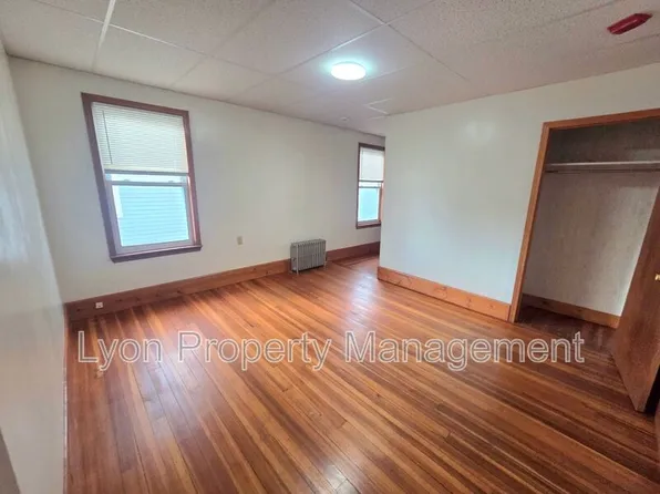 200 Benefit St #3L, Pawtucket, RI 02861