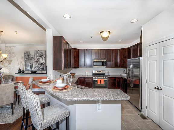 4th image of 4317 Beech Dr