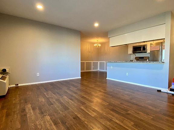 2nd image of 82 Marlowe Ct
