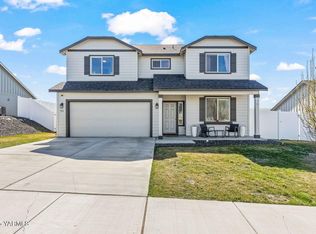 504 Luna Ave, Moxee, WA 98936