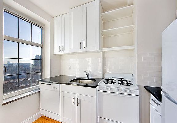 5th image of 465 W 23rd St APT 15F