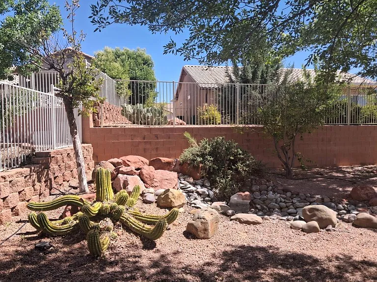 865 S Cedar Ridge Ct — Photo 17