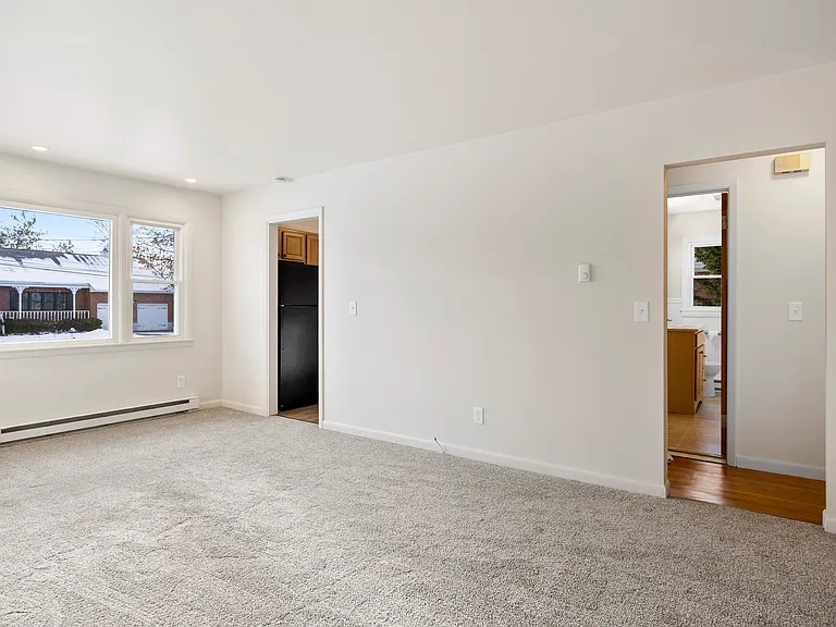 8 Warwick Ave #A — Photo 13