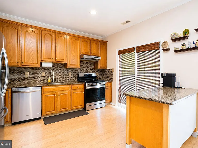704 Dahlia Cir — Photo 10