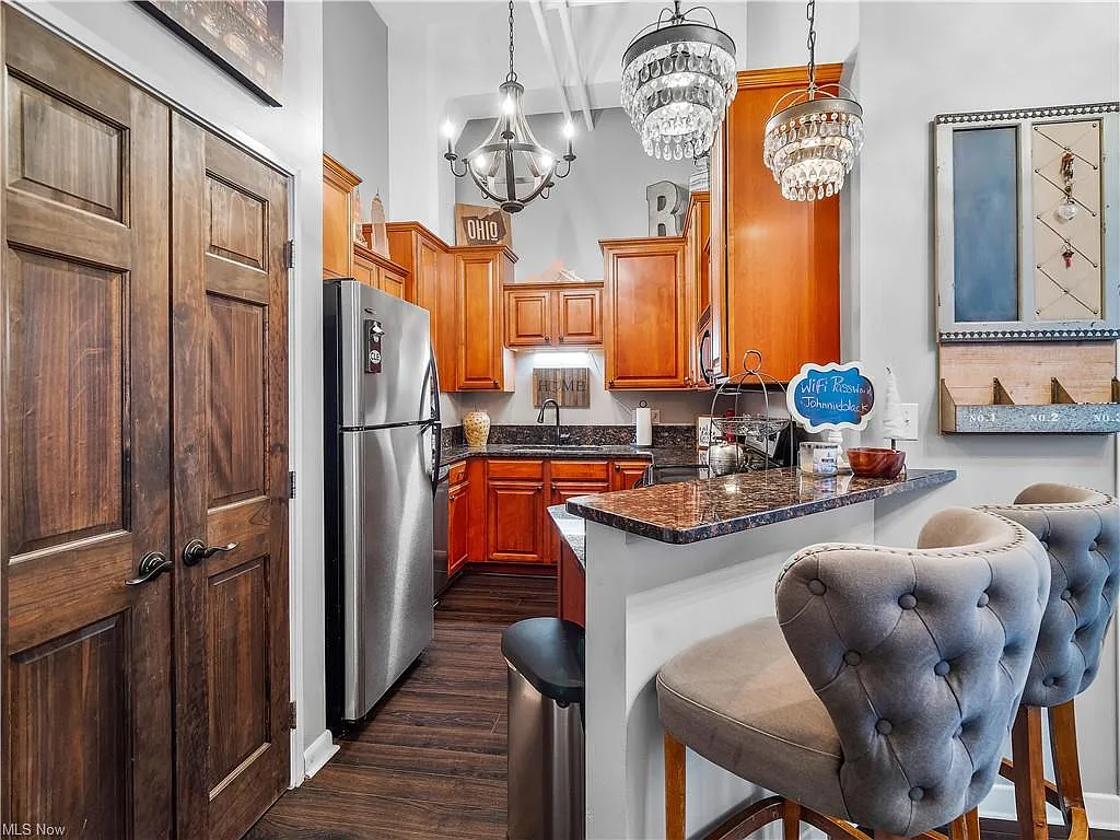 2 bed, 899 sqft, $2,250 — Photo 4