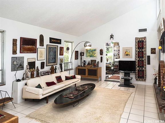 4th image of 3946 NW 44th Ave