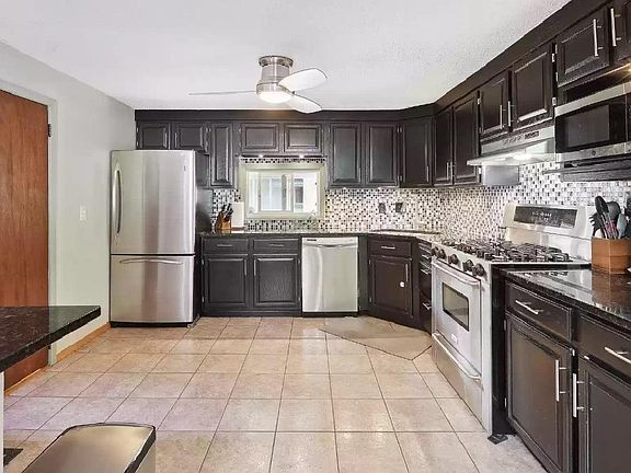4th image of 2232 Lincoln St NE #2