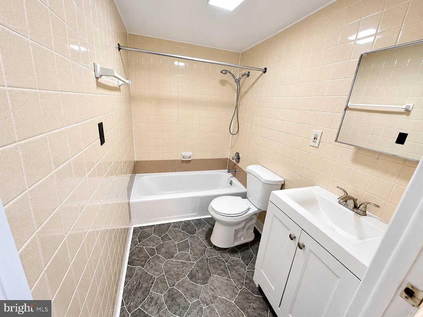 2 bed, 1.0 bath, 700 sqft, $1,550 — Photo 4