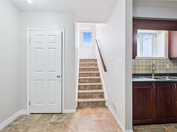 4th image of 240 Westmeadow Dr #5A