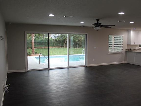 4th image of 1002 Crescent Pkwy