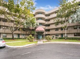 901 Colony Point Cir APT 422, Pembroke Pines, FL 33026