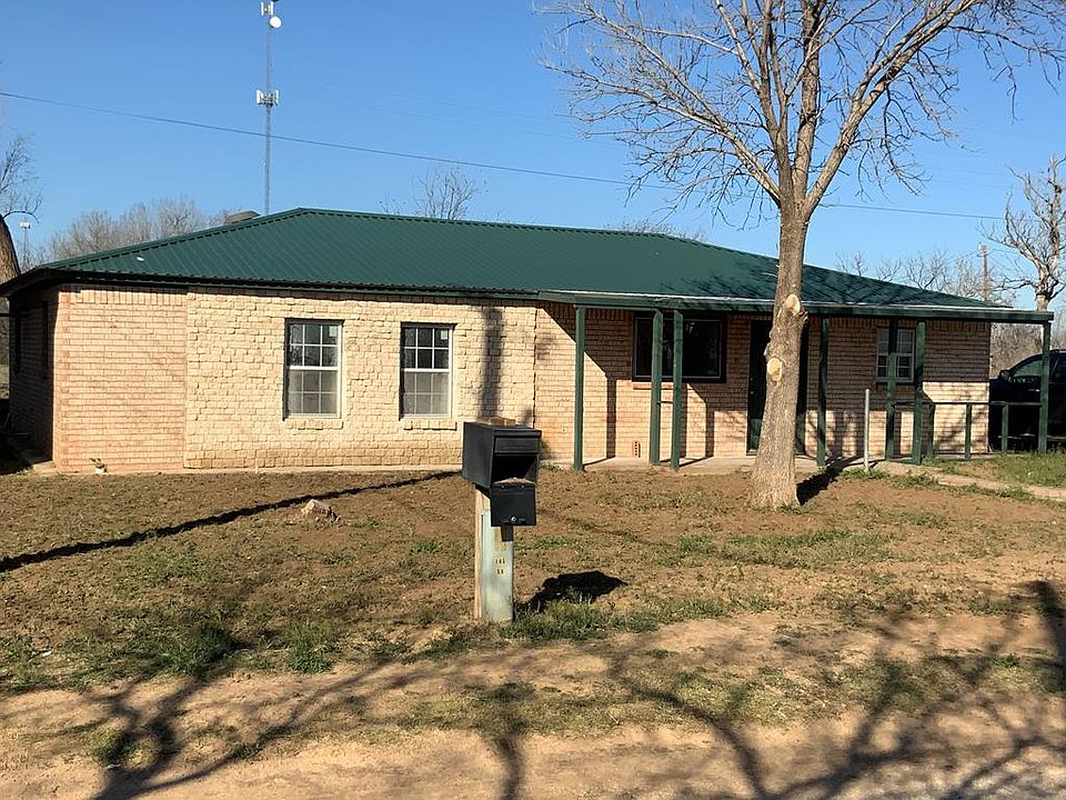 1st image of 902 Moore Rd
