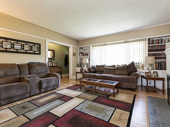 3rd image of 111 Saint Marks Pl
