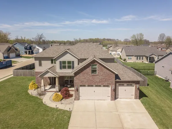 144 Oakshire Dr, Troy, IL 62294