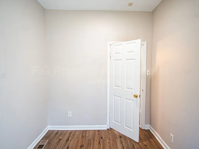 1138 Valley Dr — Photo 14