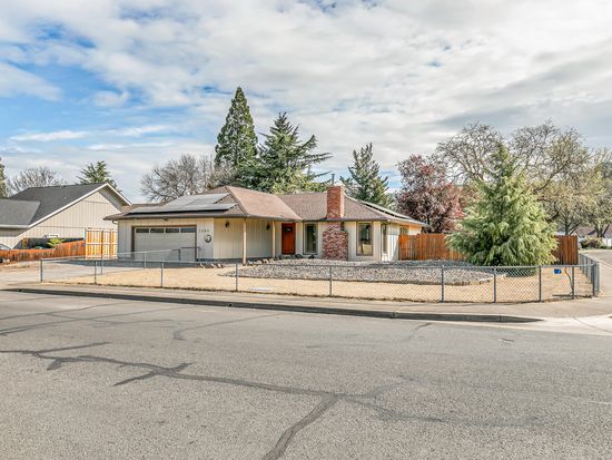 2864 Hawaiian Ave, Medford, OR 97504