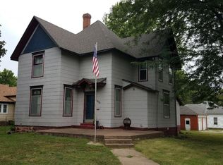 805 S Highland Ave, Chanute, KS 66720