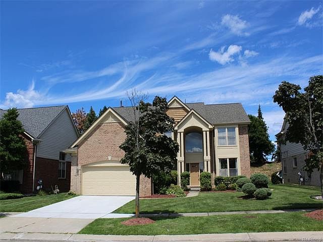 1st image of 4822 Walnut Creek Dr