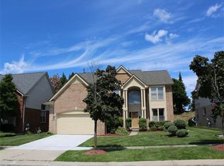 4822 Walnut Creek Dr, West Bloomfield, MI 48322