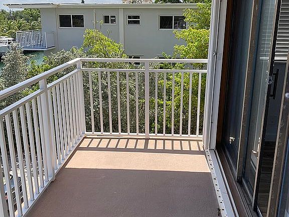 4th image of 2450 NE 135th St APT 211