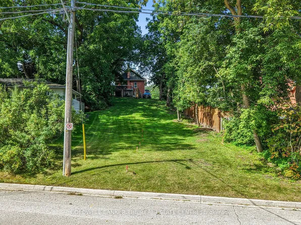 190 Charlotte St S, Newmarket, ON L3Y 3S8
