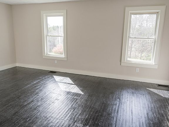 3rd image of 23 Woodfield Ln