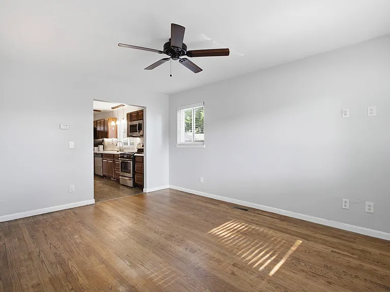 28816 Groveland St — Photo 6