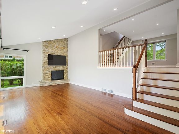 2nd image of 286 Leslee Ln