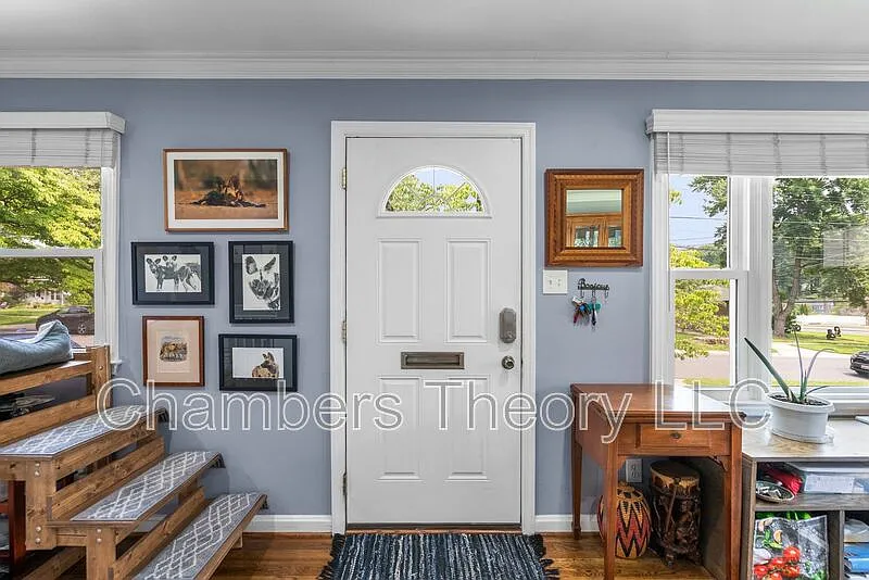 4 bed, 2.0 bath, 1760 sqft, $3,200 — Photo 3