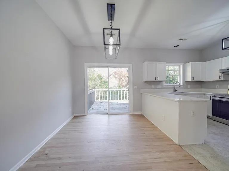 15005 Rothesay Dr — Photo 8