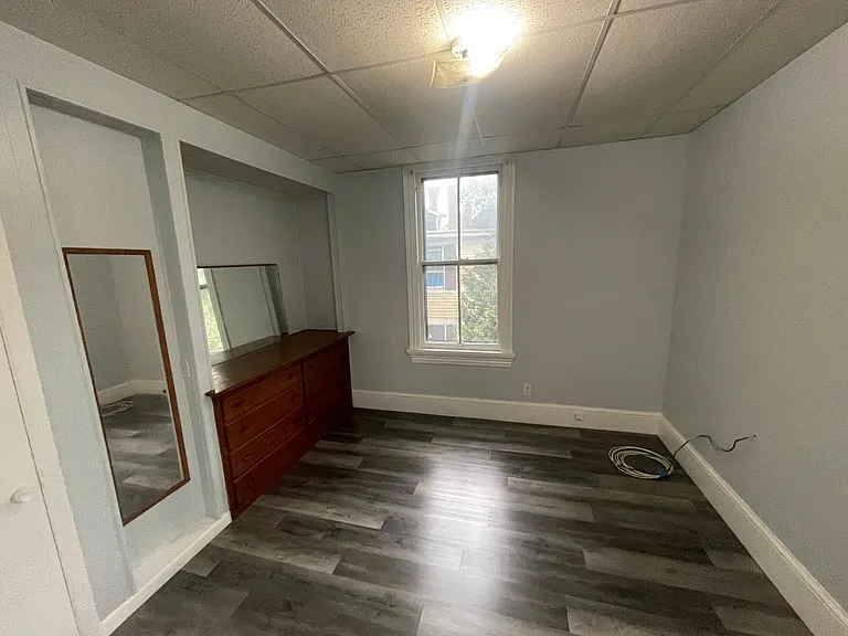 50 N Giles St #4 — Photo 3