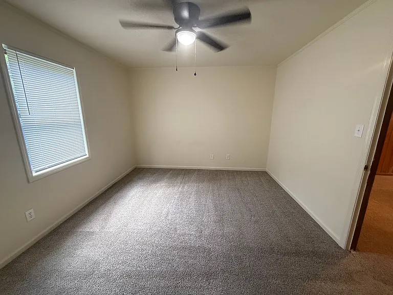 586 Franklin St — Photo 11