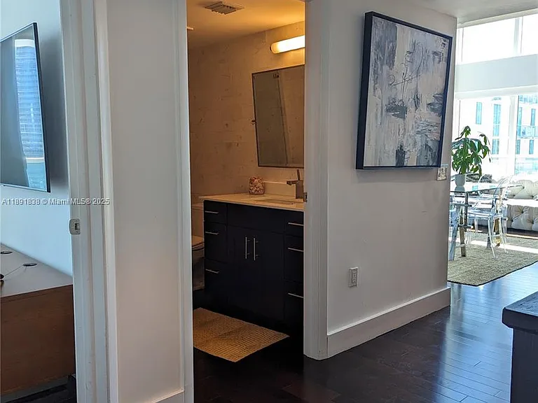 41 SE 5th St #2302 — Photo 21