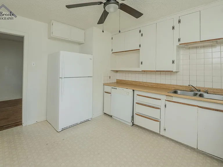 3202 Grant St — Photo 9