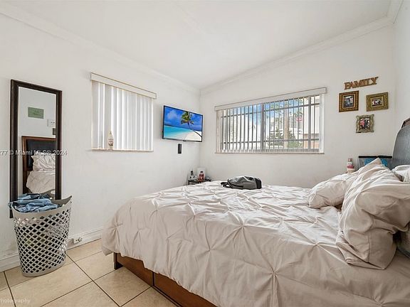 3rd image of 3760 Day Ave #1