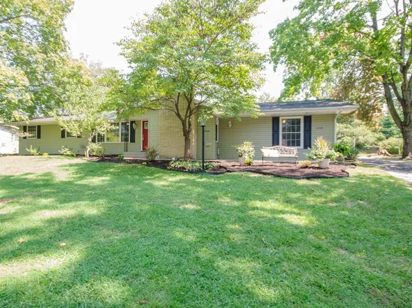 1158 N Franklin St, Salem, IL 62881