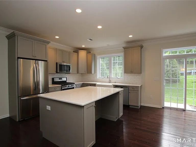 10 Moorland Dr #10 — Photo 3