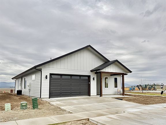 3rd image of 812 Rivet Way