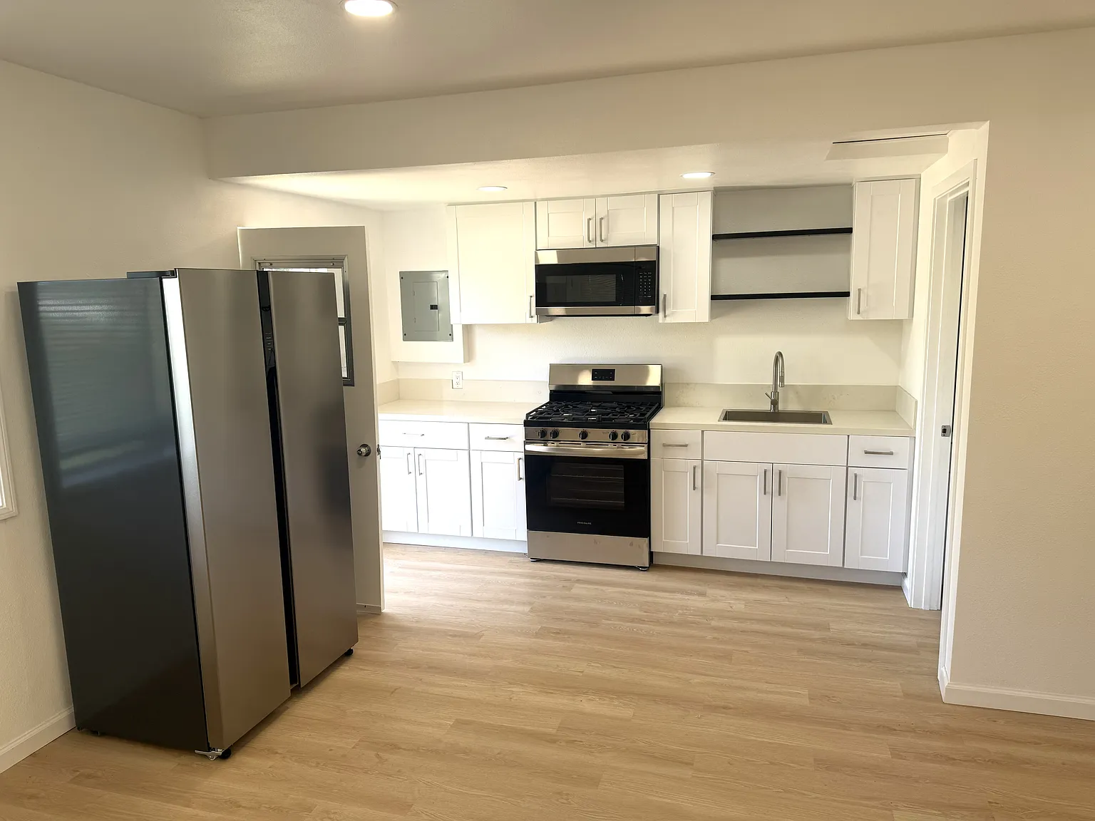 2 bed, 8000 sqft, $2,650 — Photo 3
