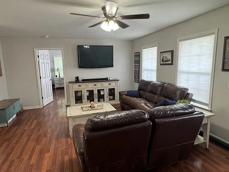 105 Larkins Dr — Photo 5