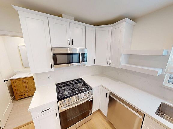 2nd image of 1305 Waterloo St #1305B